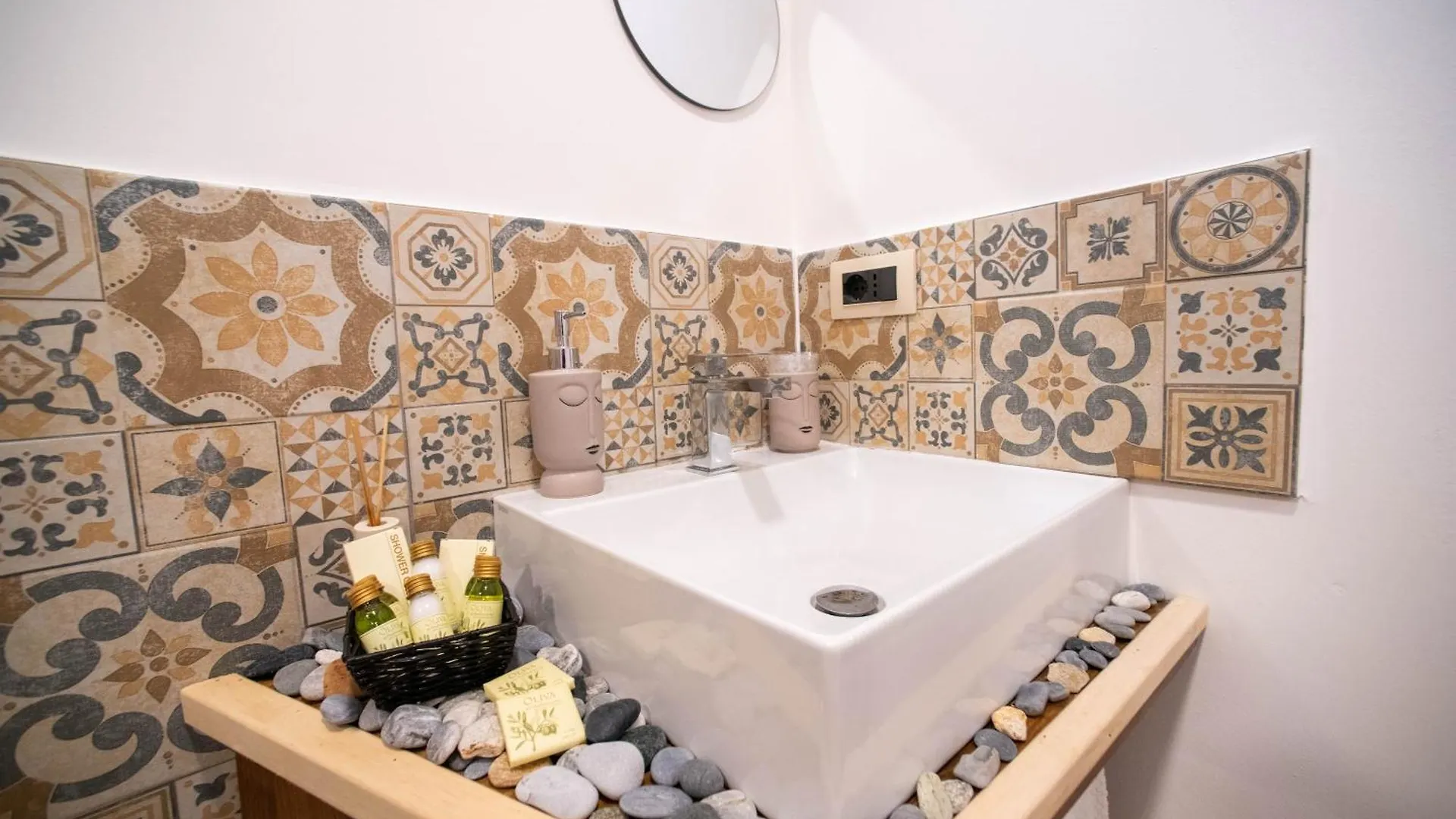 Podere Maletto - Appartamento Con Piscina Interna Riscaldata Savona